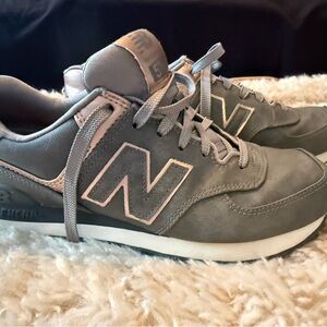 New Balance Women's Sneakers in Gray and Pink